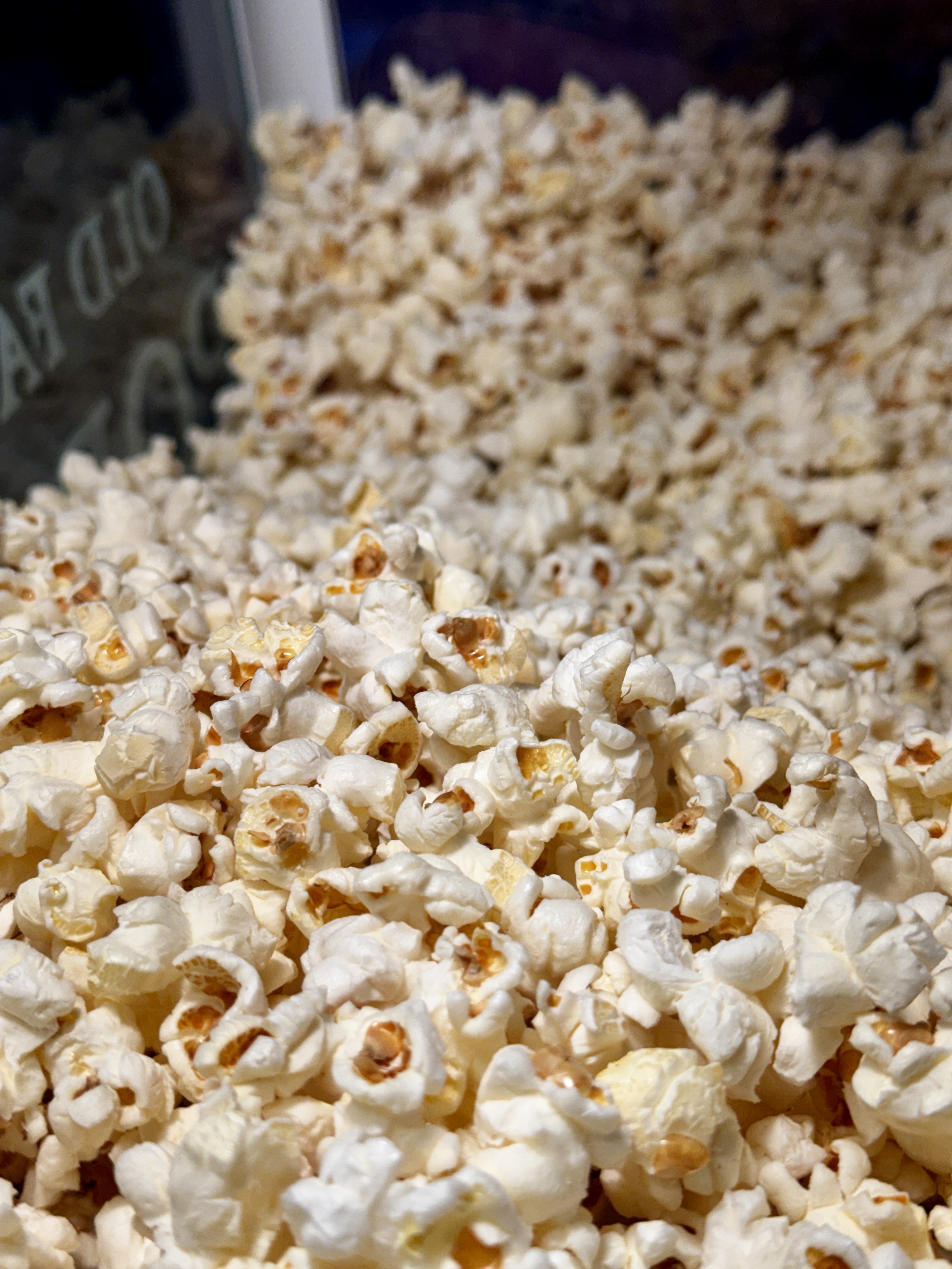 Świeżo prażony popcorn na evencie firmowym