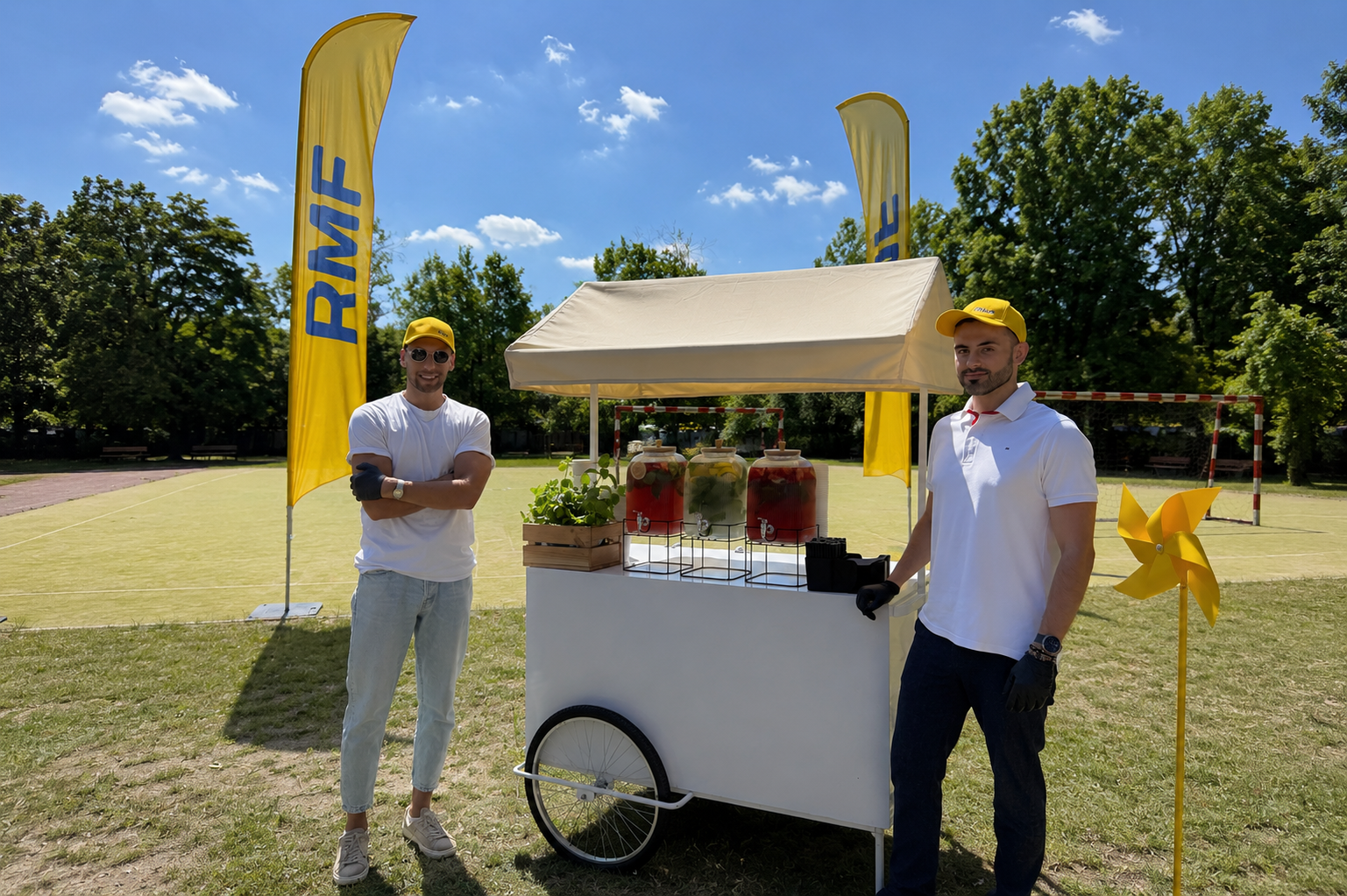 Pyszny Event team running a mobile stand at an RMF event